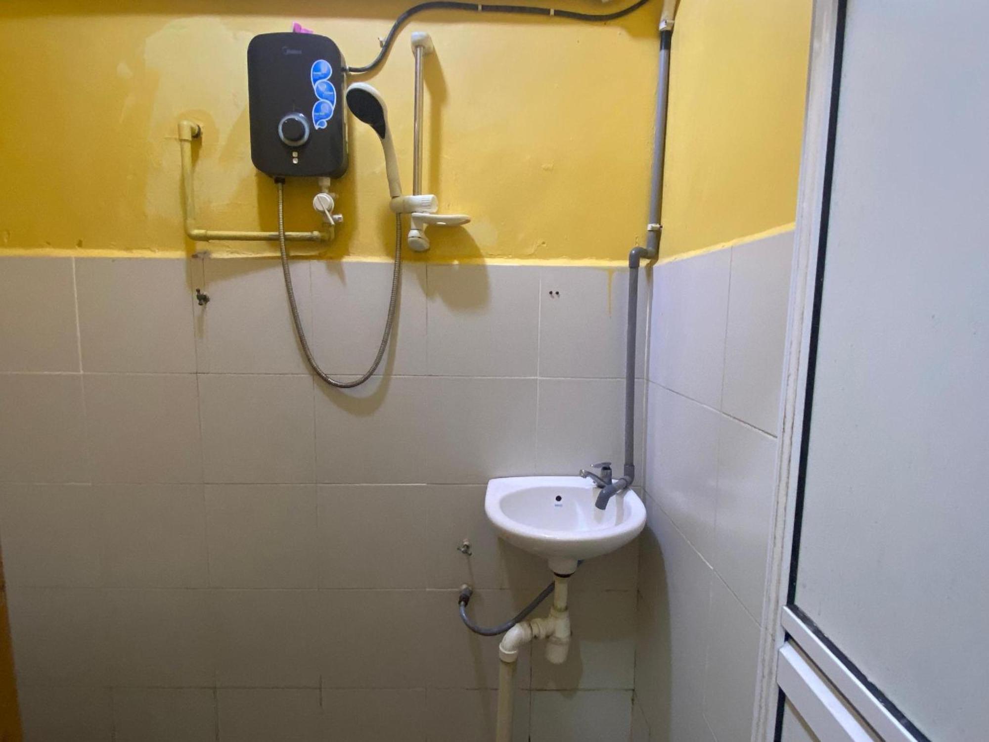 Oyo 91065 Hotel De Anjung Muadzam Shah 외부 사진