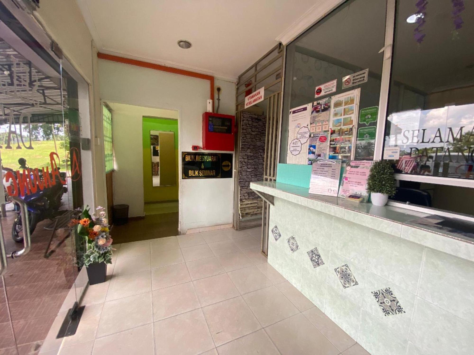 Oyo 91065 Hotel De Anjung Muadzam Shah 외부 사진